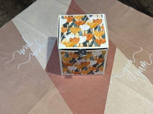 Geschenkschachtel aus Farbkarton und Designerpapier 7x7x7cm – Bild 2