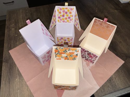 Geschenkschachtel aus Farbkarton und Designerpapier 7x7x7cm – Bild 5