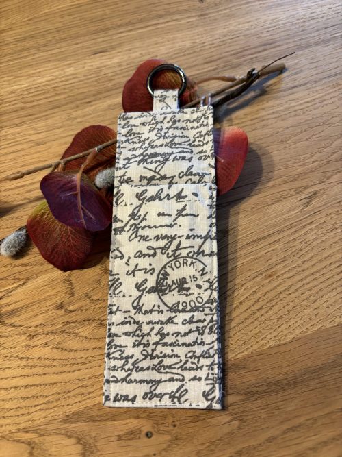 Stifthalter - Penholder - beigefarbenes Handschriftmuster