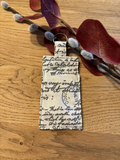Lippenpflege-Halter / Lippenstifttasche mit Schlaufe und Metallring - beige mit Handschrift