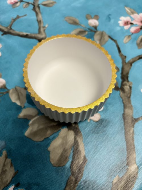 Schale mit Golddekor (Rillenmuster) – Bild 2